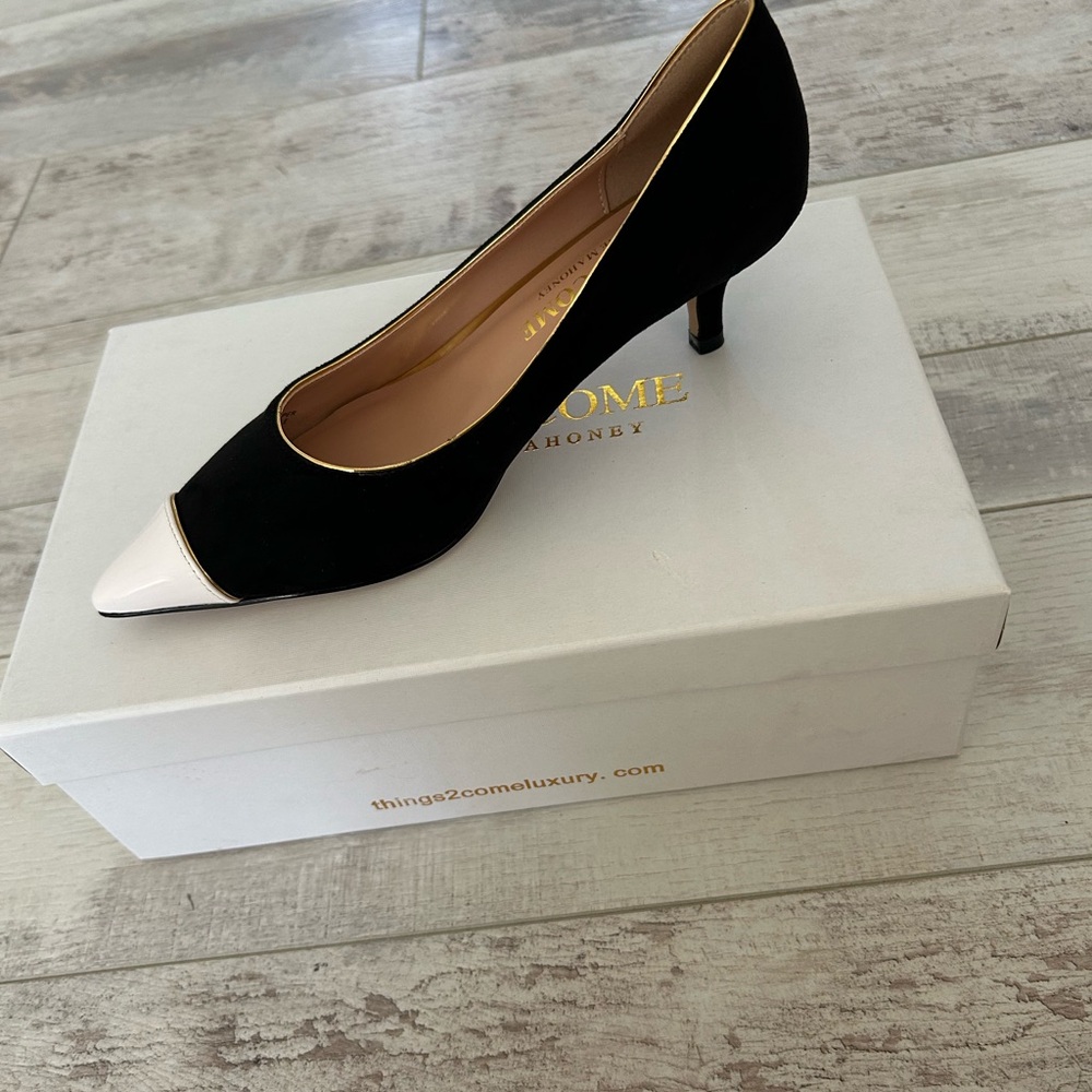 Black and White Pointed Toe Kitten Heel Pumps -